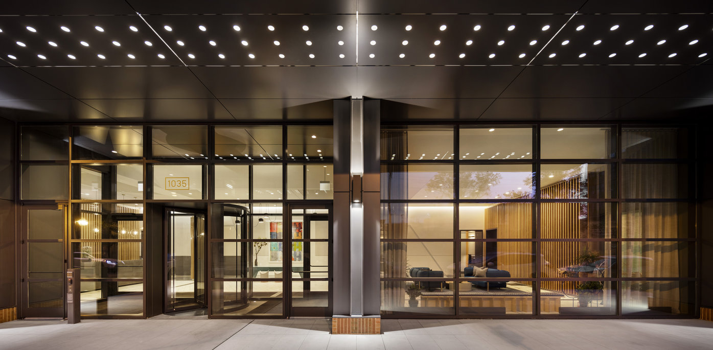 1035 W Van Buren Entry